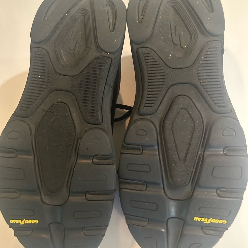 Men’s sketchers Go run Arch. EUC - Picture 3 of 6